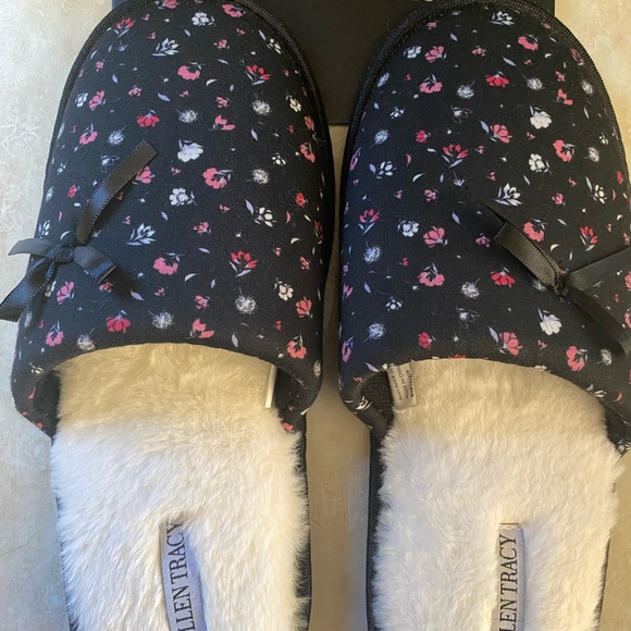 NWT ELLEN TRACY COZY SLIPPERS - Picture 5 of 5